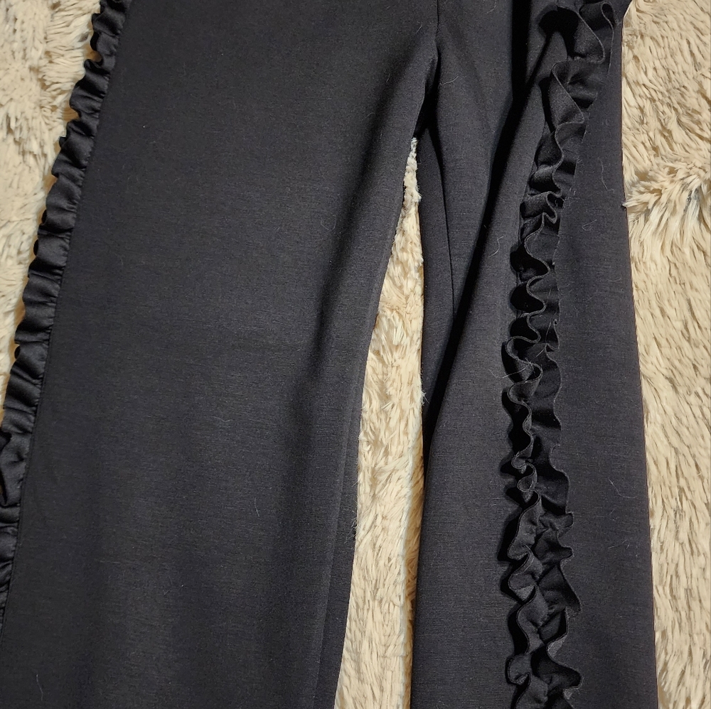 NWOT BLACK PANTS SIZE S WITH RUFFLE DETAIL ALONG THE SIDE. - Picture 6 of 6